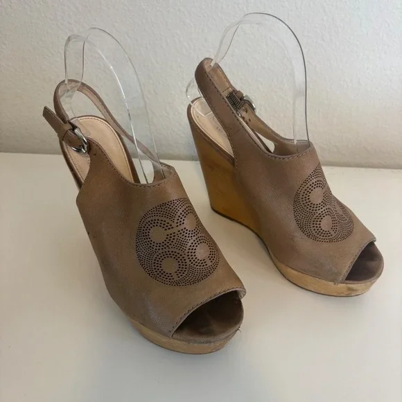 Coach Jade Tan Leather Perforated Logo Wooden Wedge Sandals Q1191 Size 7.5B - Picture 3 of 8